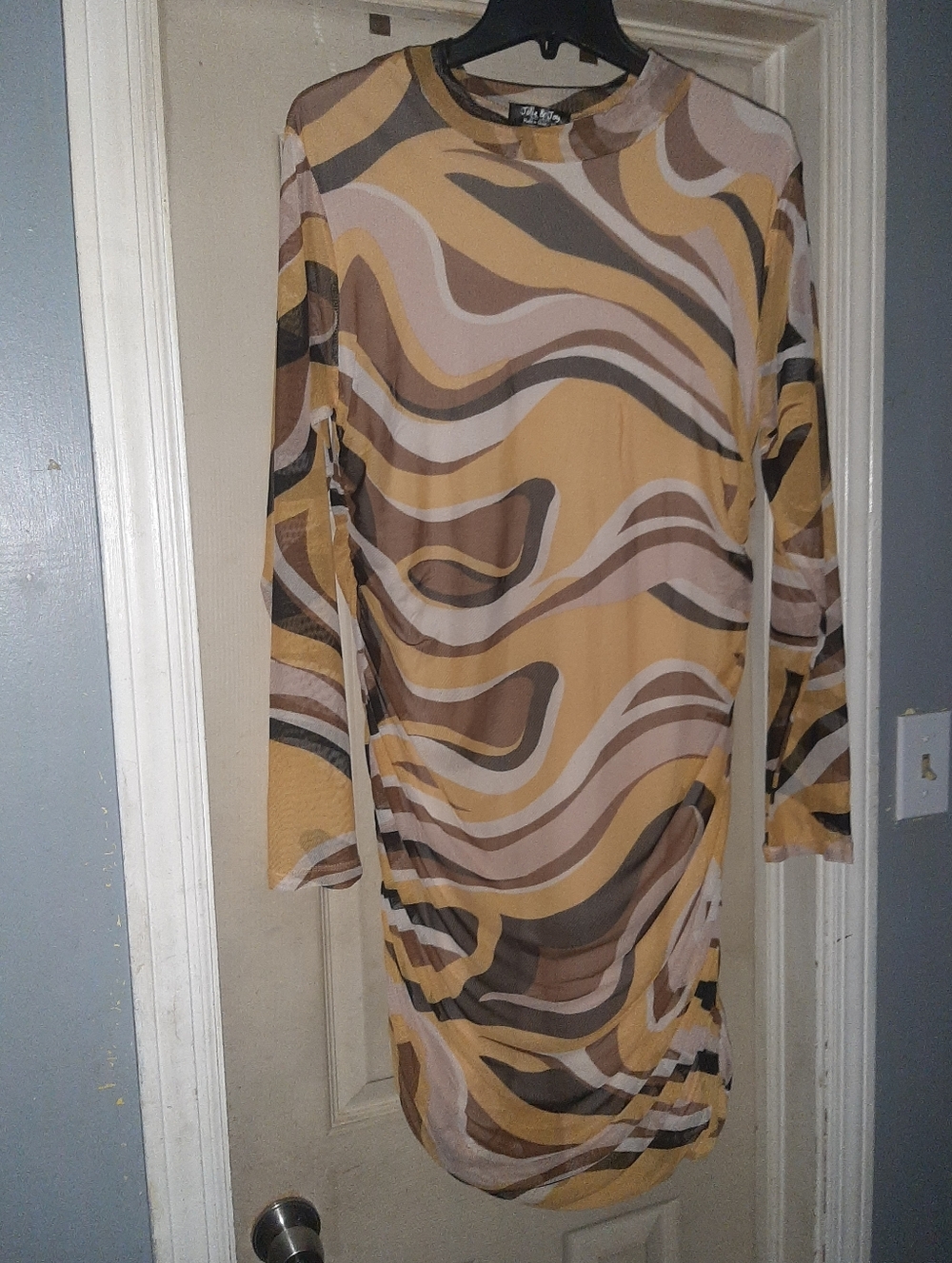Women’s Long Sleeve Wave-Print Dress in Mustard Size 2X